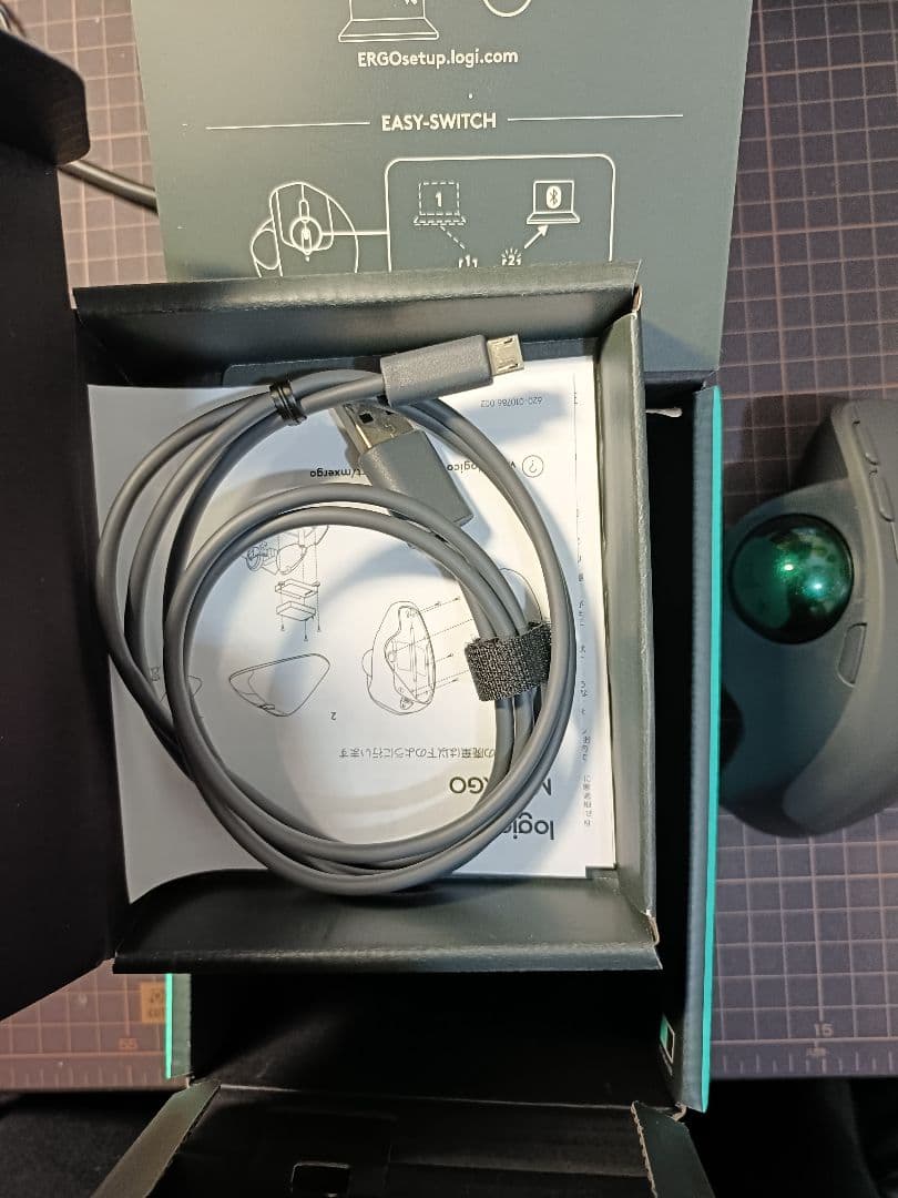 Logitech ワイヤレストラックボールマウス