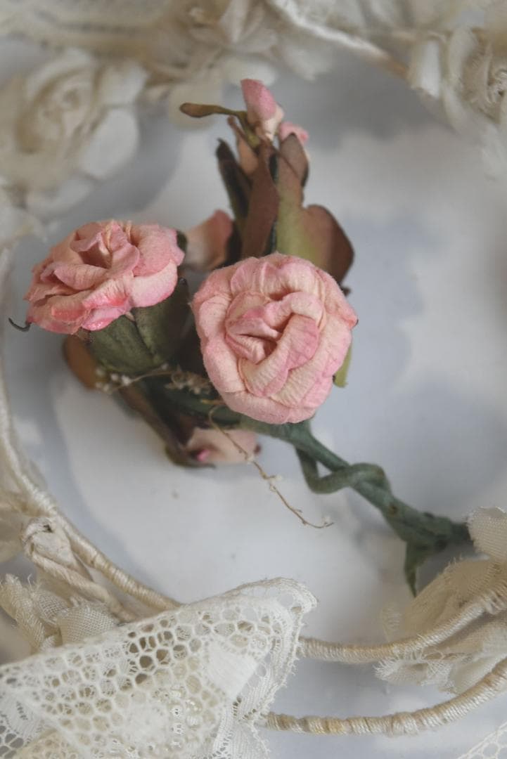 フランスアンティーク３点セット　薔薇布花ティアラ、ピンク薔薇コサージュ、レース
