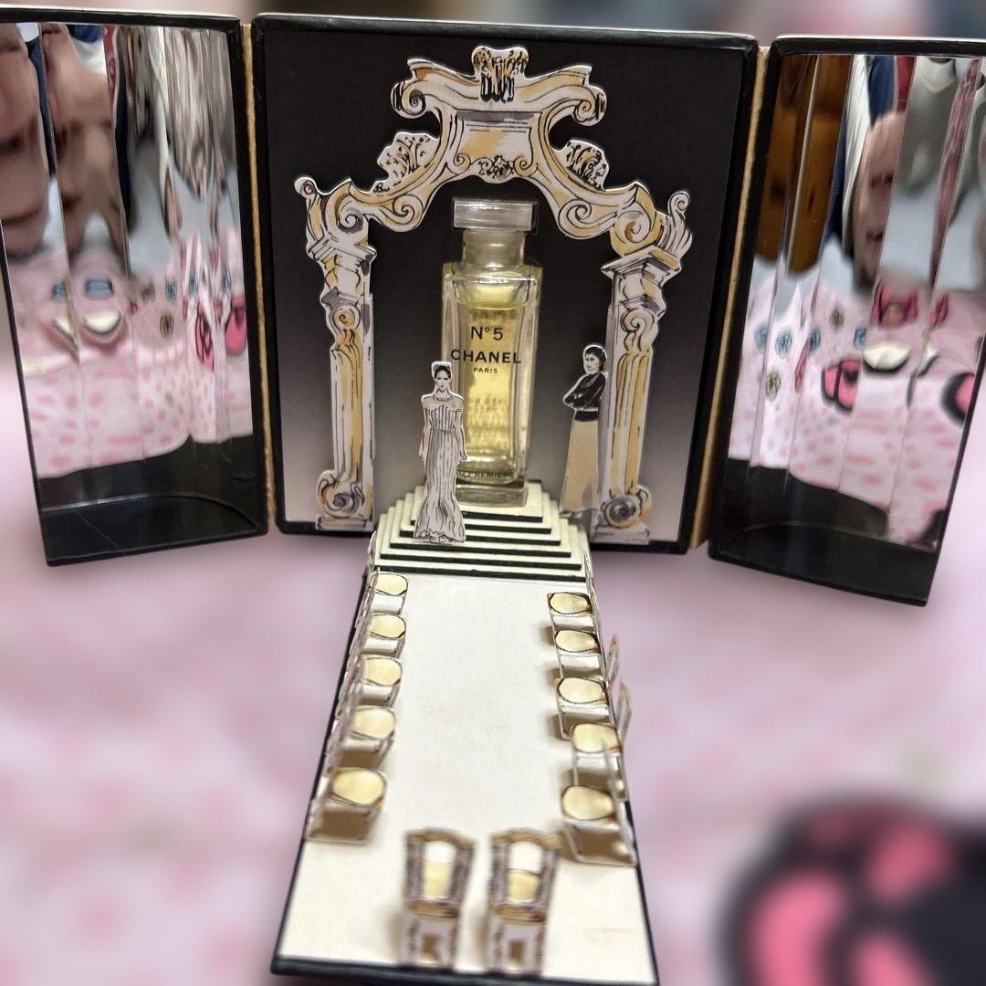 CHANEL N°5 Eau Première 特別デザイン