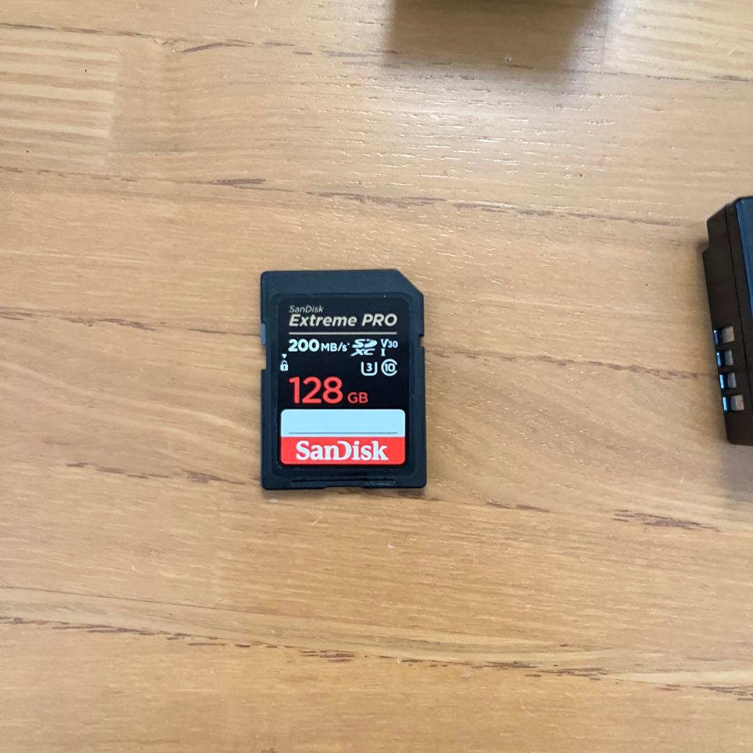 キヤノンEOS R10 RF-S18-150 別途レンズ２三脚防湿庫他付属品多数
