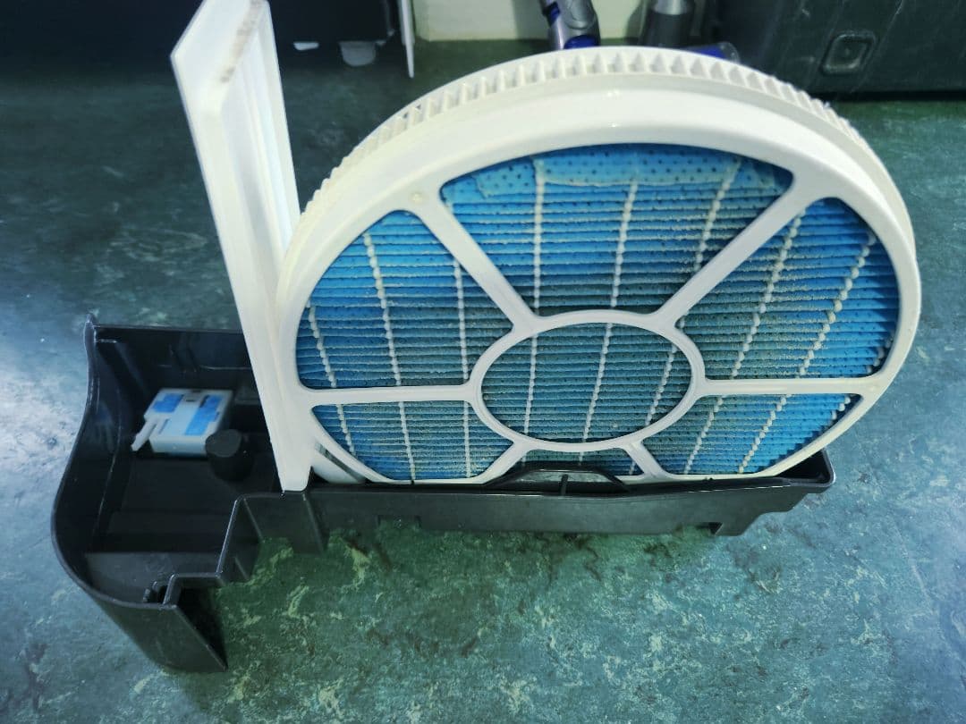 22年SHARP 空気清浄機 加湿　KC-J50