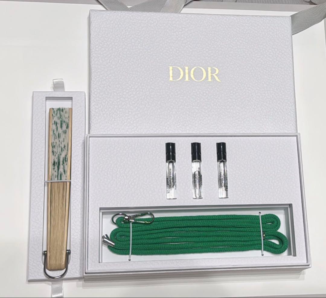 Dior ノベルティ2点セット新品未使用サテンシュシュ　扇子 オードゥパルファン