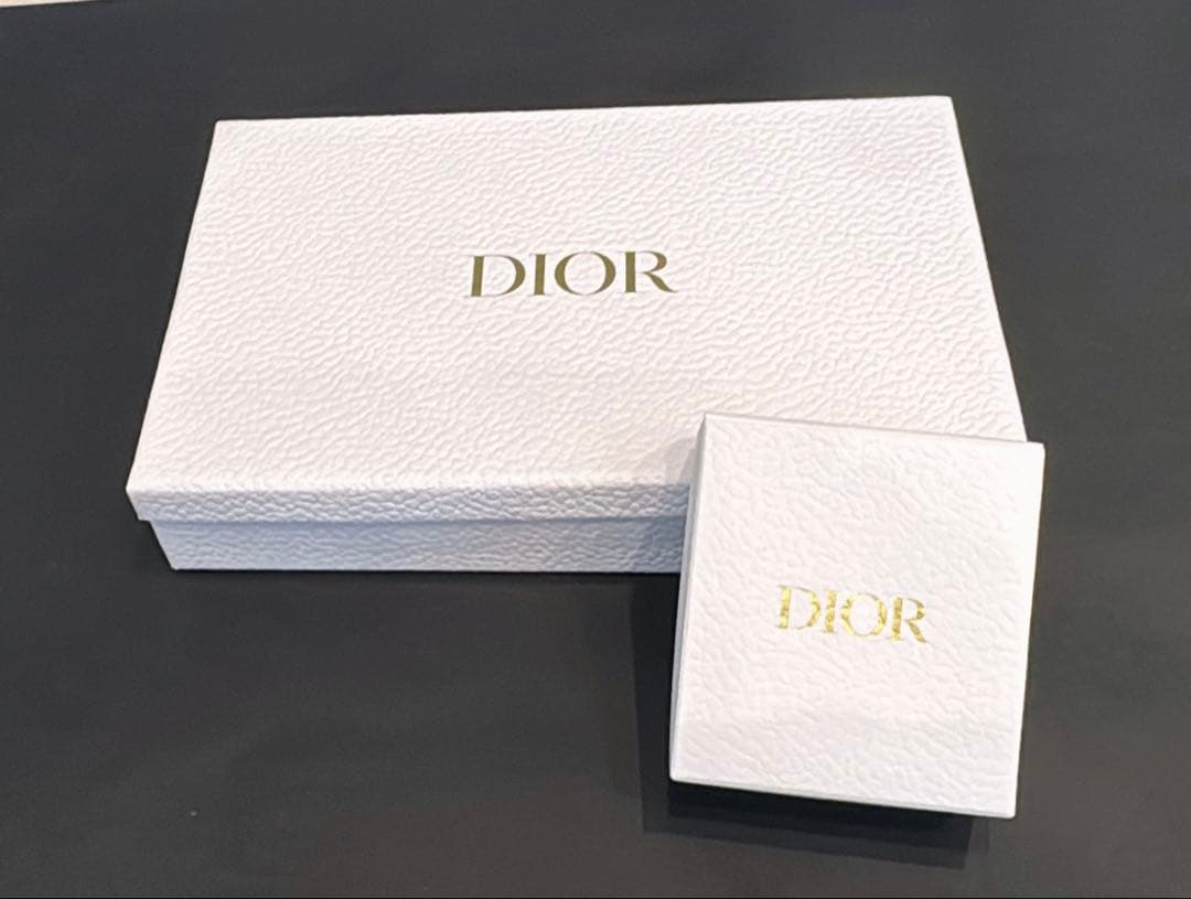 Dior ノベルティ2点セット新品未使用サテンシュシュ　扇子 オードゥパルファン