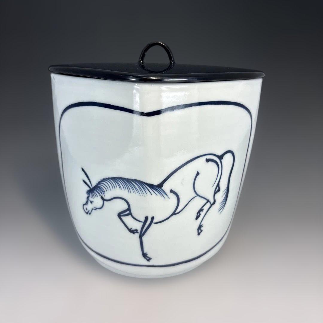 【中古品】富田静山造　菱馬水指（共箱）今年は午年　USED〈税込・送料込〉