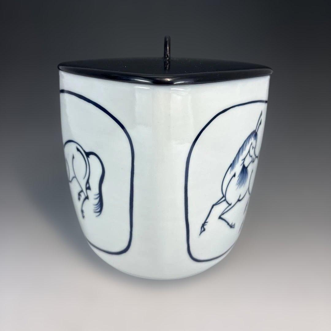 【中古品】富田静山造　菱馬水指（共箱）今年は午年　USED〈税込・送料込〉