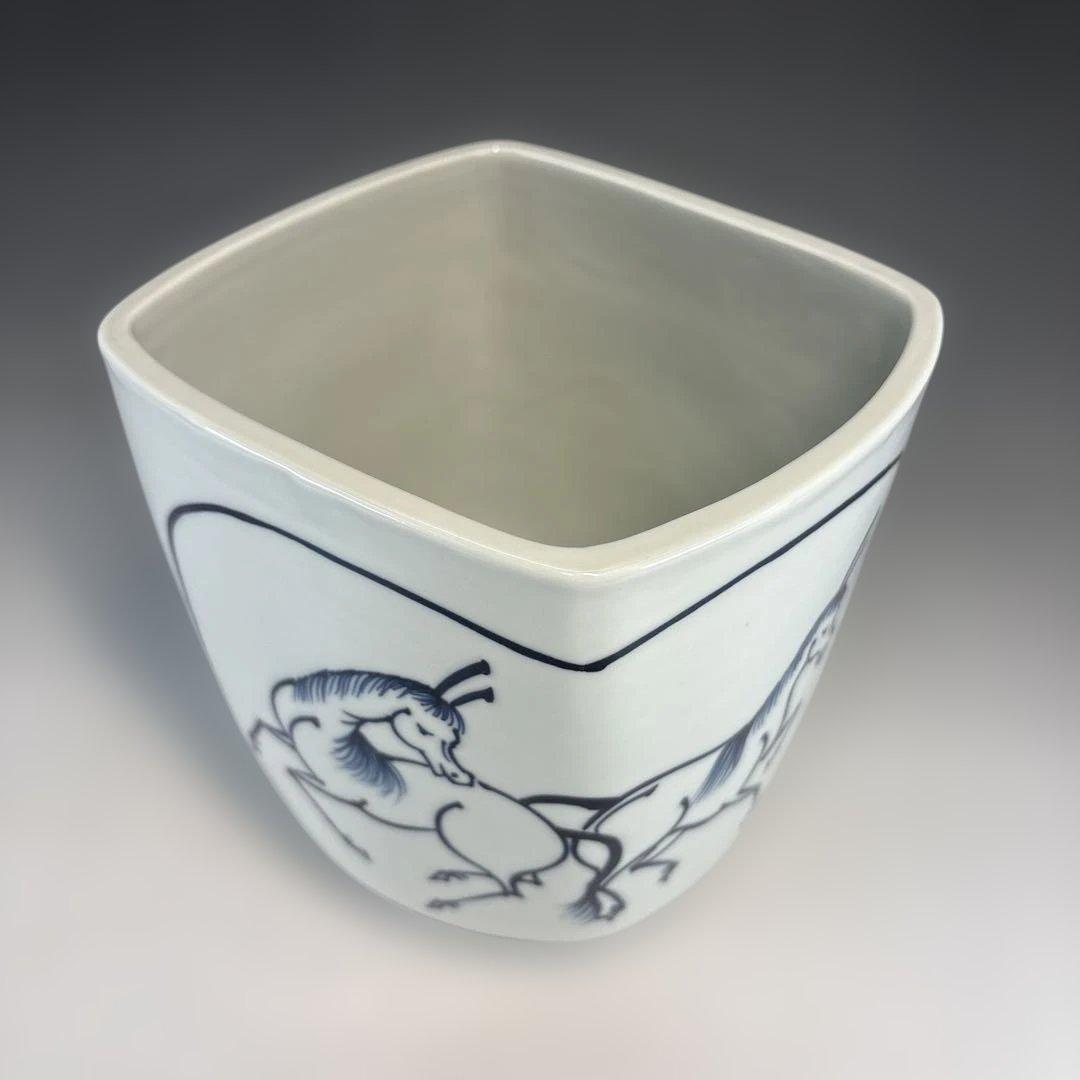 【中古品】富田静山造　菱馬水指（共箱）今年は午年　USED〈税込・送料込〉