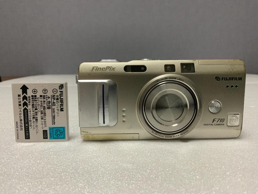 FUJIFILM FinePix F710 シルバー