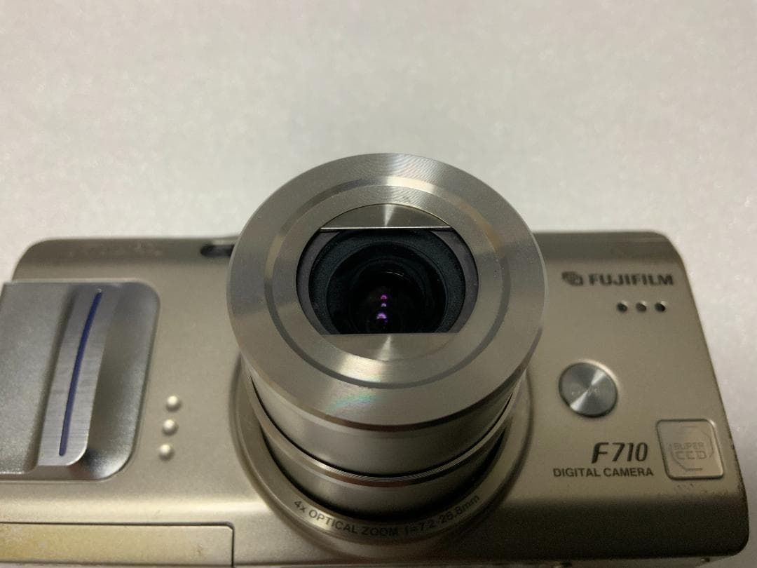 FUJIFILM FinePix F710 シルバー