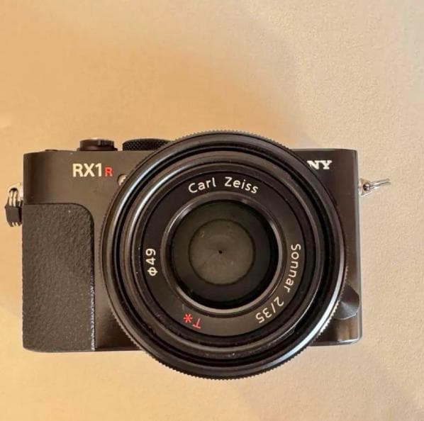 SONY RX1R ソニー（電池４本＋ブラックミストフィルター付）美品