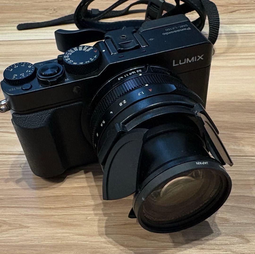 Panasonic LUMIX DMC-LX100 本体と付属品
