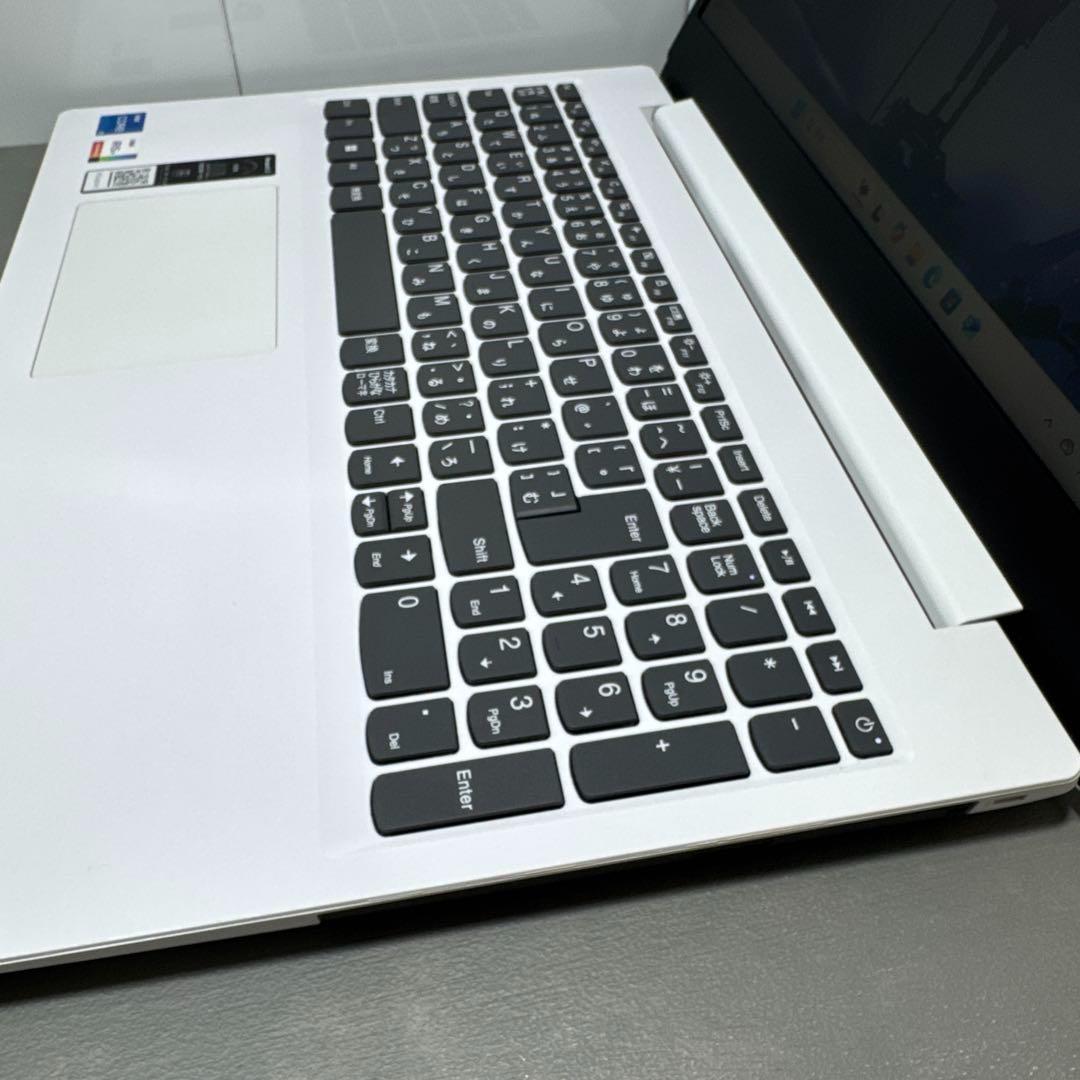 【極上品】レノボブリザードホワイト☘11世代i5☘NVMe256+1TB