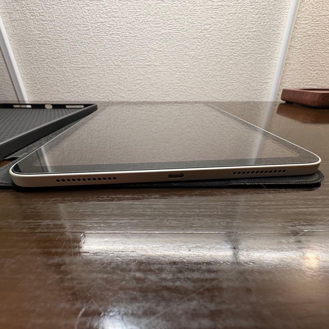 iPad 第11世代 A16 128GB シルバー 美品 新品充電器付き
