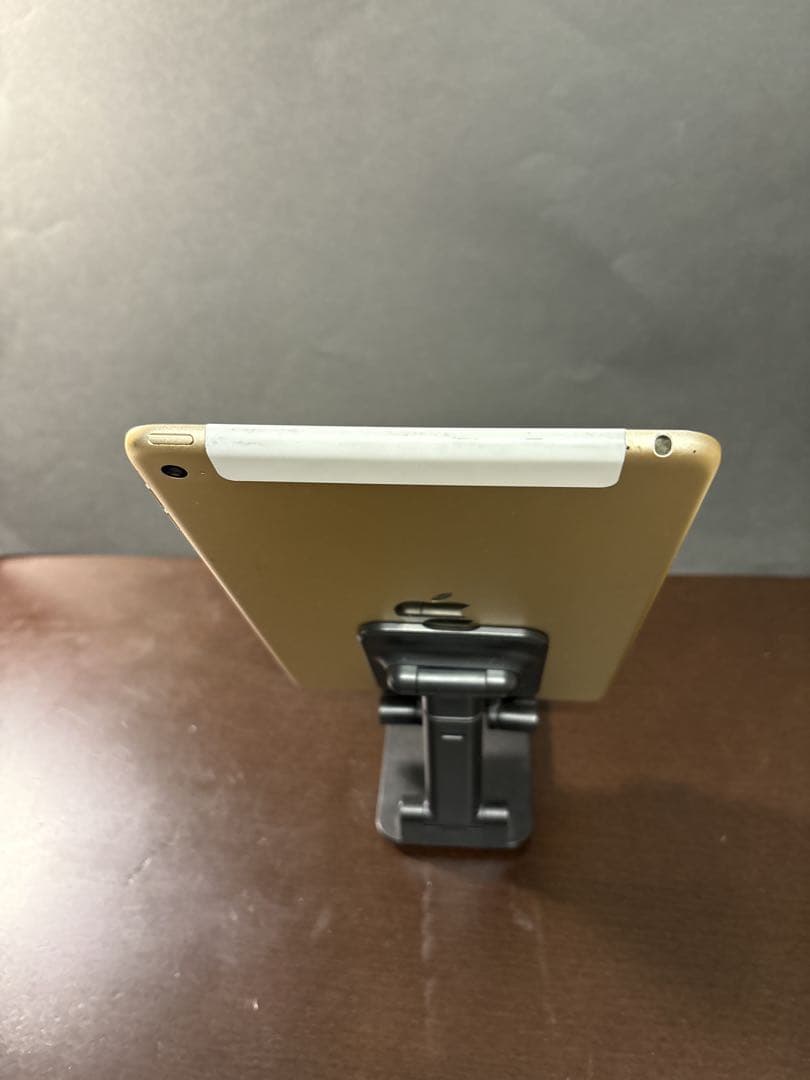 ぺ*こ様 【美品】iPad mini4 64GB Wi-Fi + Cellula