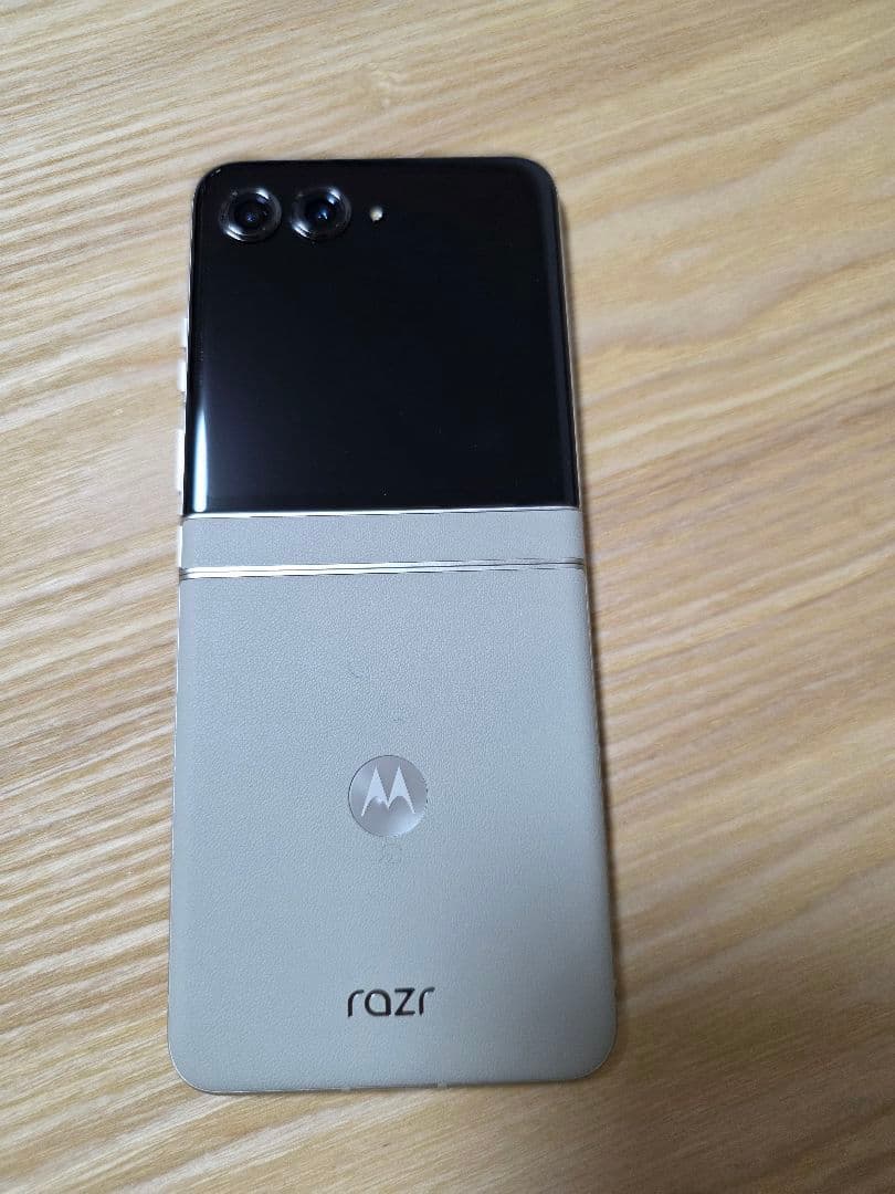 Motorola razr 50s サンドクリーム　ソフトバンク