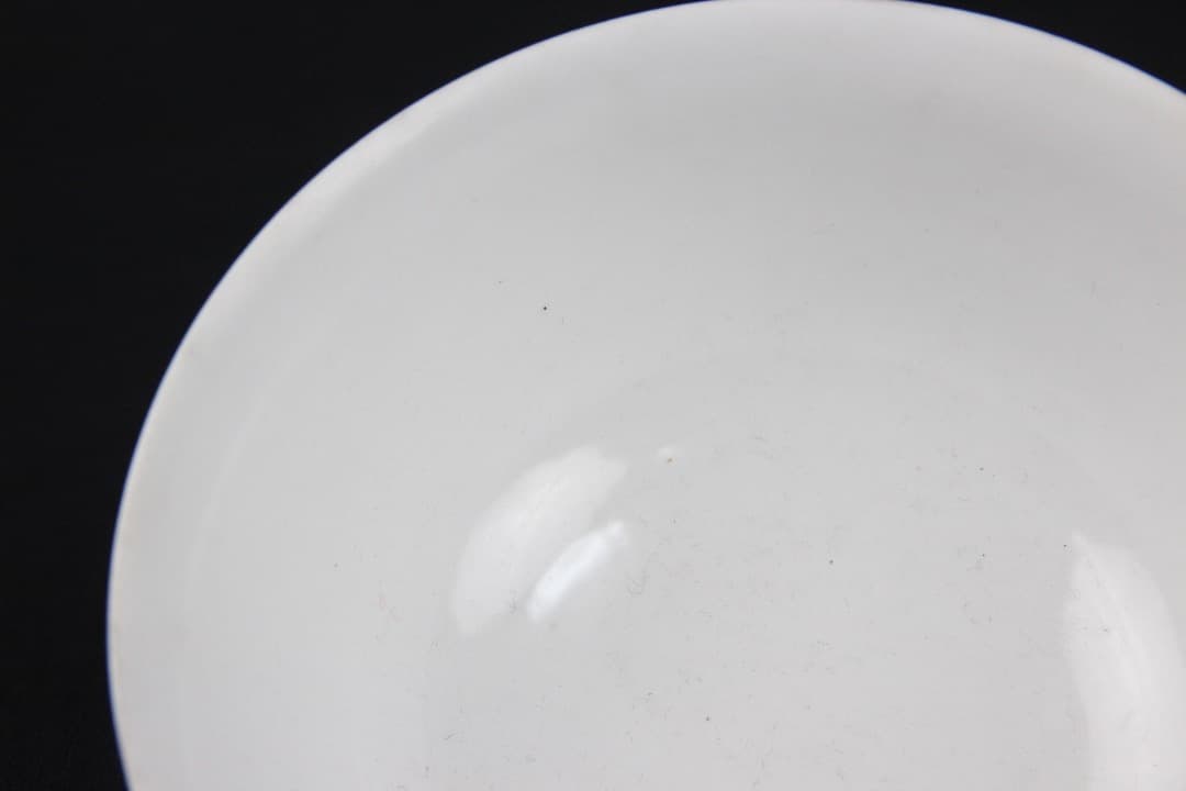中国美術　清時代 乾隆　黒地緑彩　折枝花紋　碗　古陶磁　箱付 ENL29-6