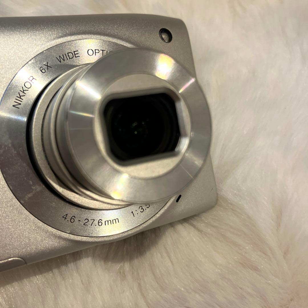 Nikon COOLPIX Ｓ3300 コンパクトデジタルカメラ　本体のみ