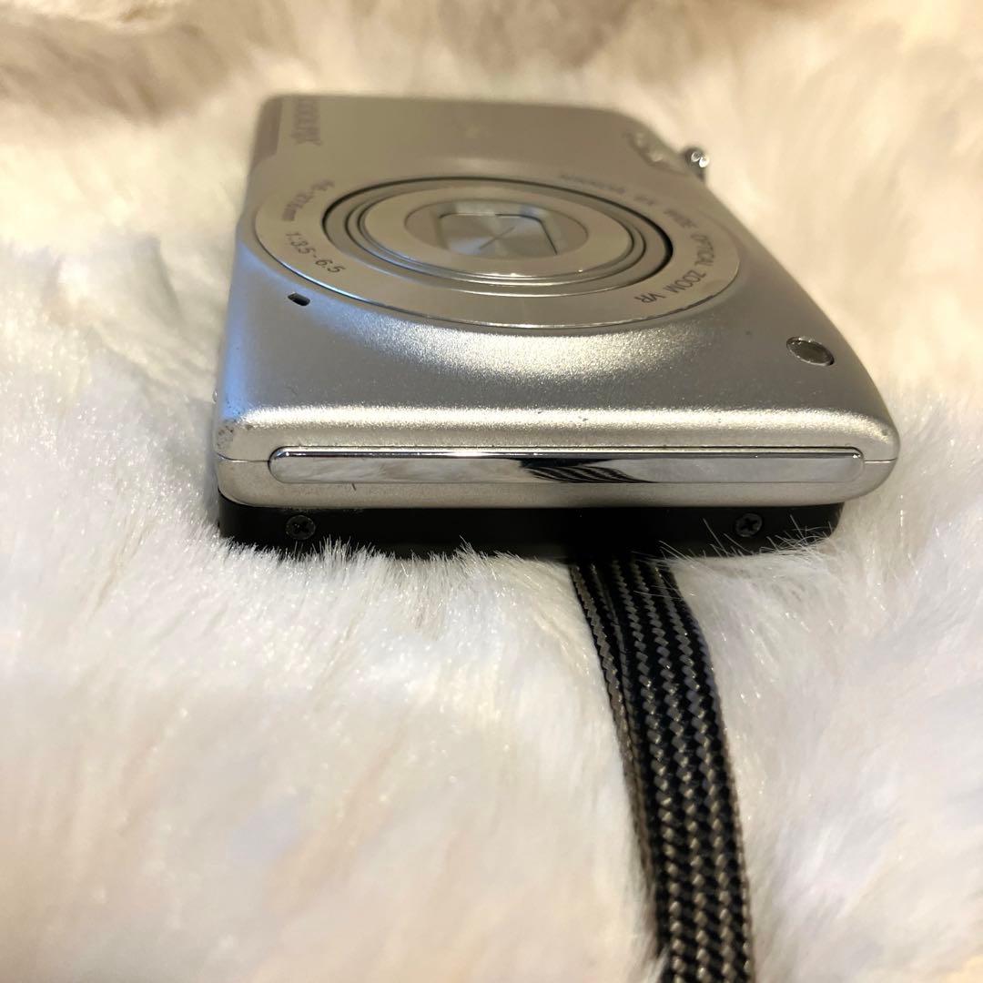 Nikon COOLPIX Ｓ3300 コンパクトデジタルカメラ　本体のみ
