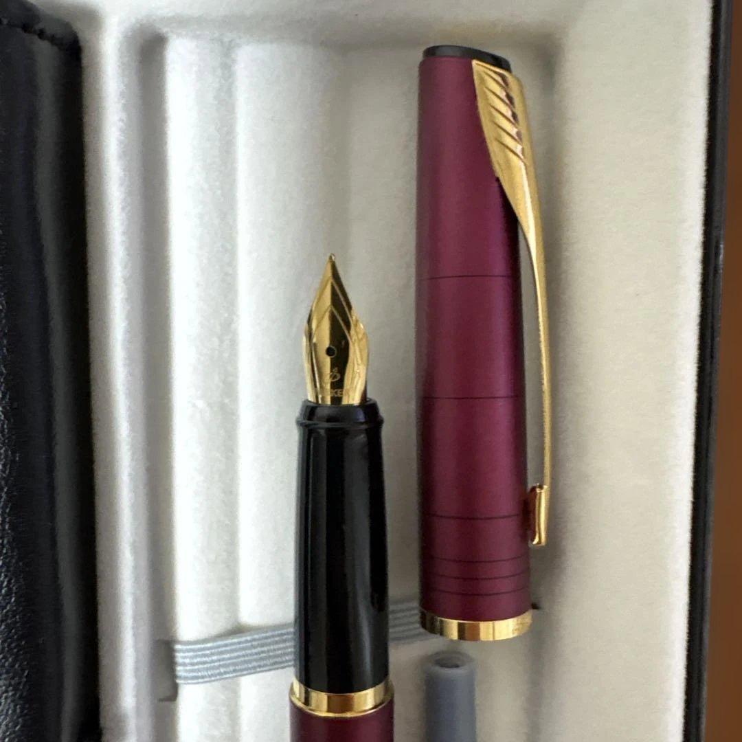 新品•未使用　PARKER パーカー　万年筆　ラティトゥード　レッド　ペンケース