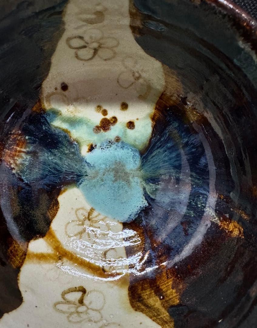 黒織部沓形茶碗　花　碧白窯変　縮緬皺