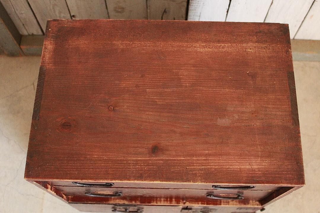 古く味のある小ぶりな木製の引き出し　5杯　タンス　収納　古家具　古民家　時代家具