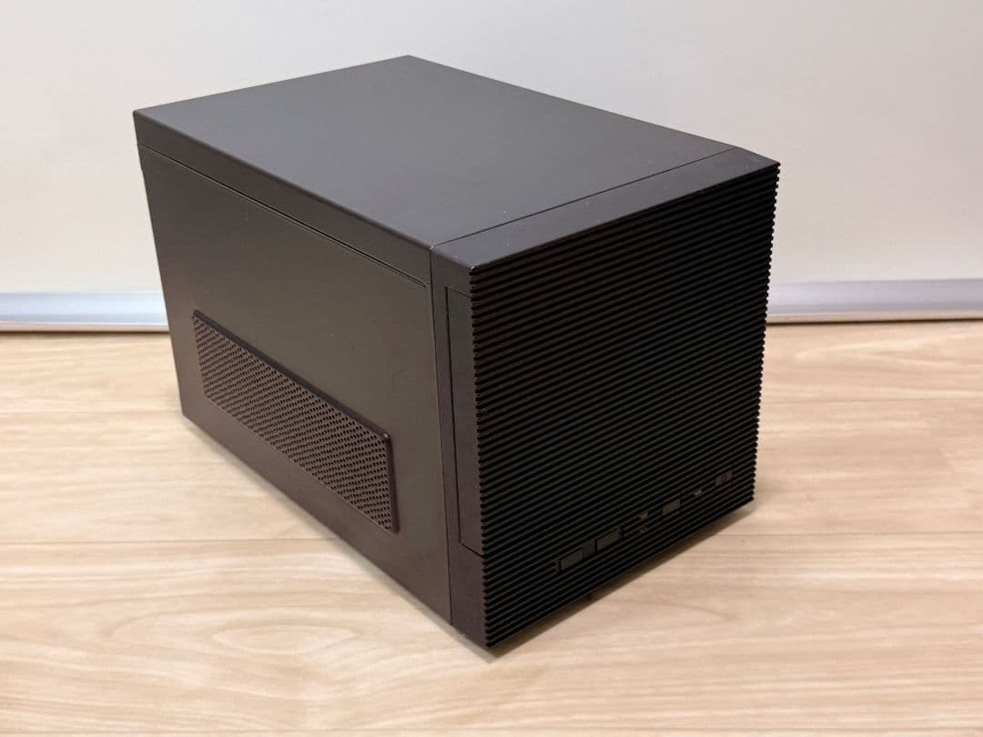 NUUO NT-4040Titan ブラック ハードドライブ2台付き