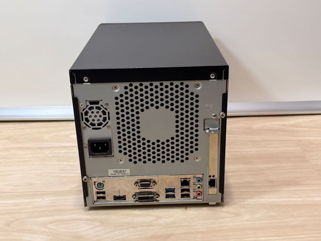 NUUO NT-4040Titan ブラック ハードドライブ2台付き
