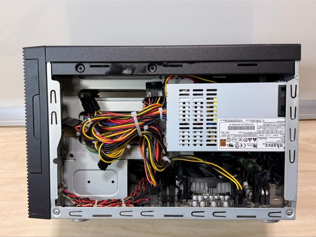 NUUO NT-4040Titan ブラック ハードドライブ2台付き