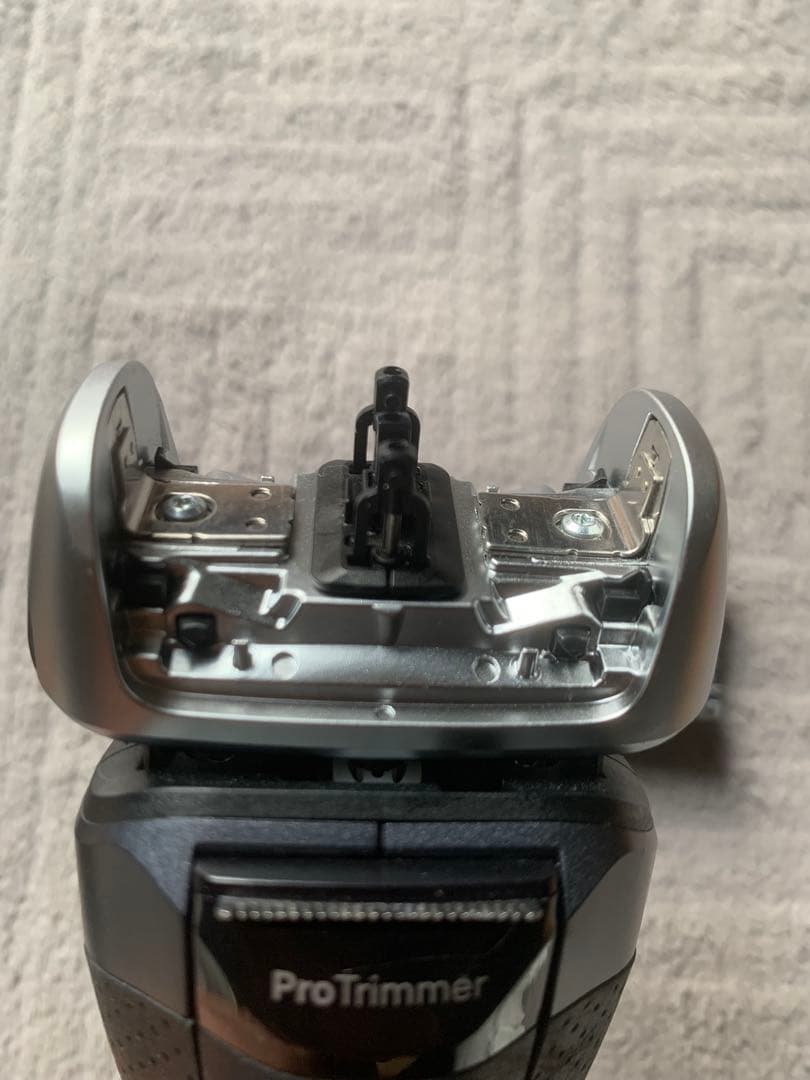 BRAUN ブラウン メンズシェーバー シリーズ8type5795動作確認済み。