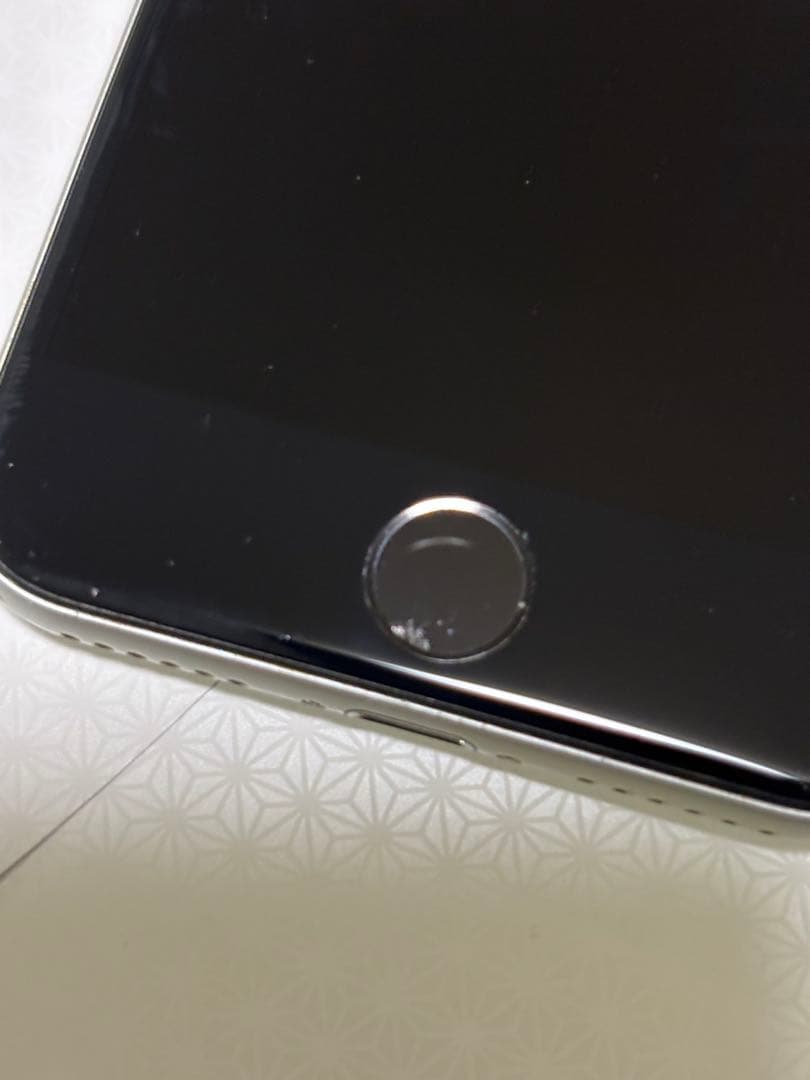 Apple iPhone SE2 第2世代 ホワイト 本体
