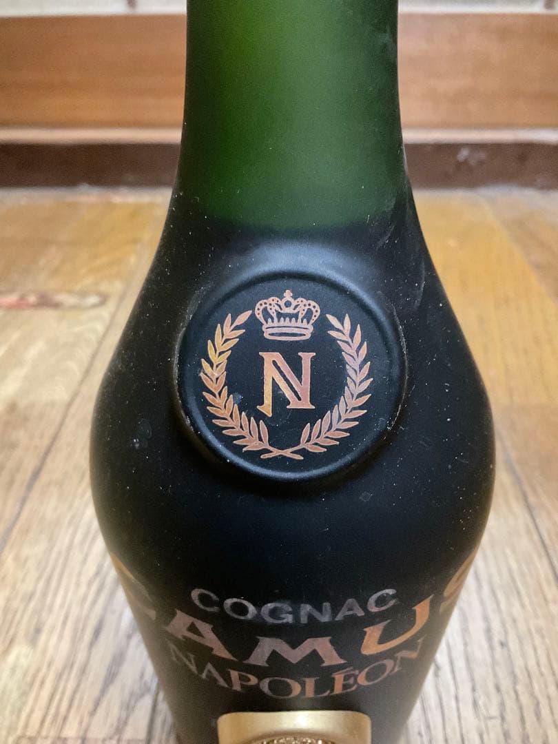 COGNAC・CAMUS・NAPOLEON フランス産。箱付き。【700mℓ】。