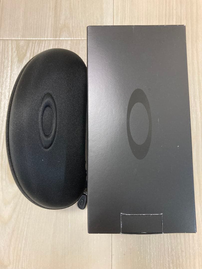 美品　OAKLEY OO9463A-1939 調光レンズ サングラス スートロ