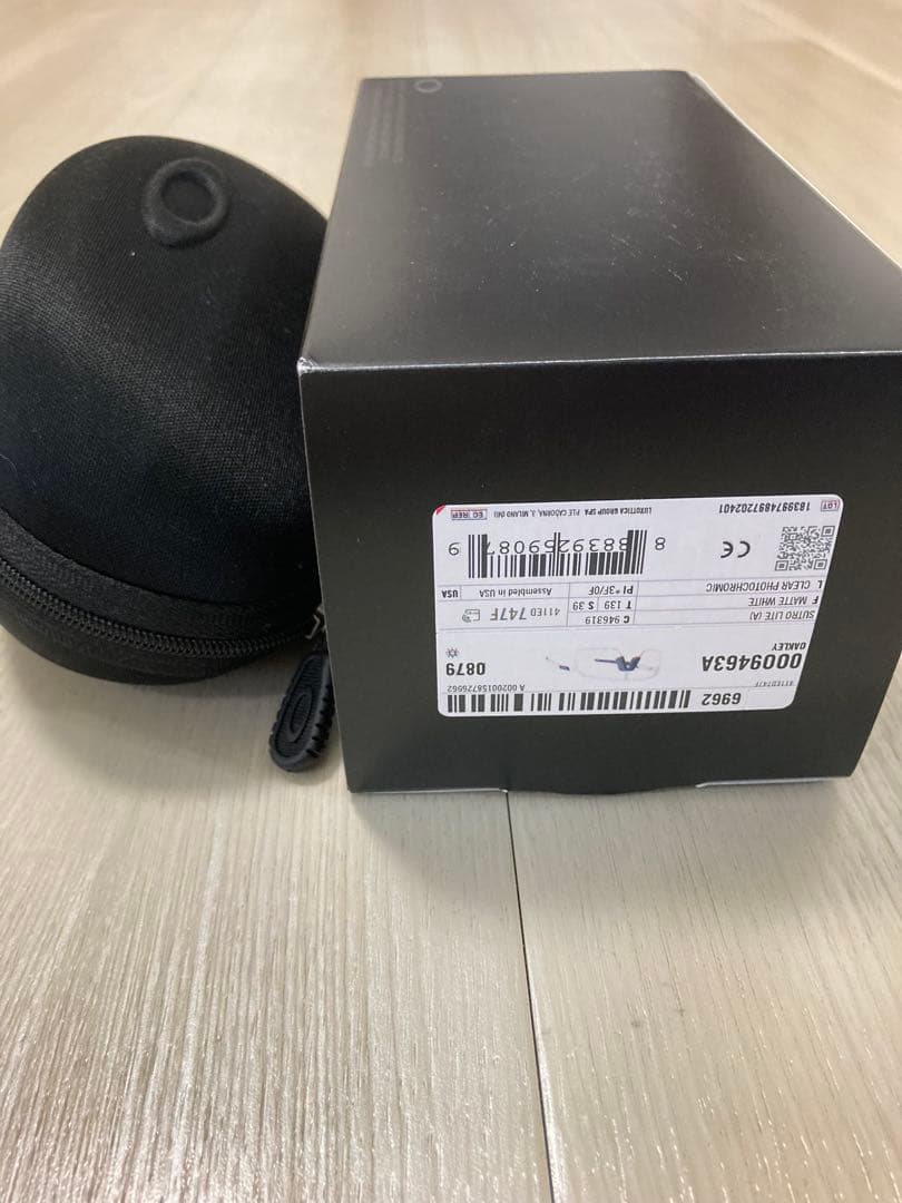 美品　OAKLEY OO9463A-1939 調光レンズ サングラス スートロ