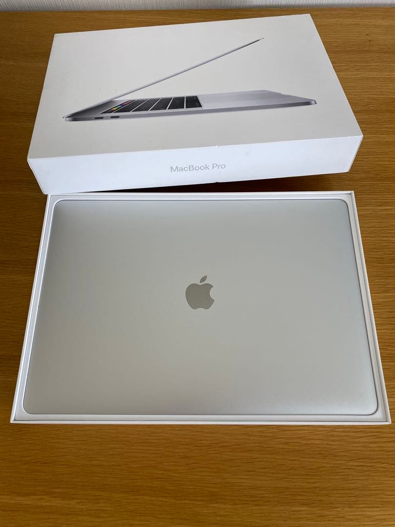 15インチMacBook Pro 2018 本体　高性能i7 箱付き　動作良好