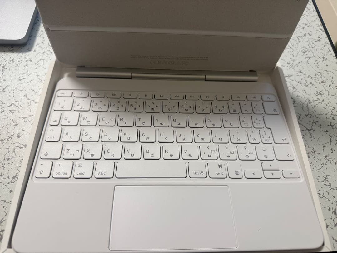 11インチ iPad Air(M3)用 Magic Keyboard ホワイト