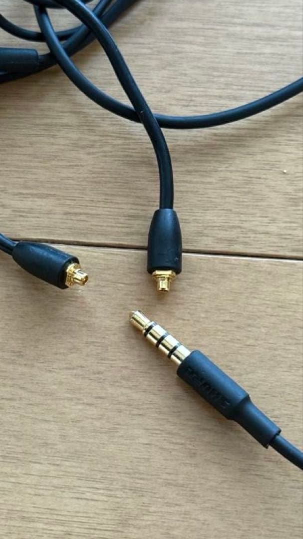 【美品】SHURE SE215 有線イヤホン マイク付 白 イヤーチップ付