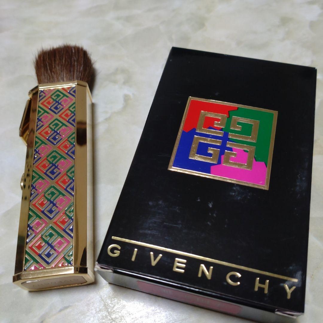 【新品未使用】 GIVENCHYジバンシー　ジュエルコンパクトブラシ