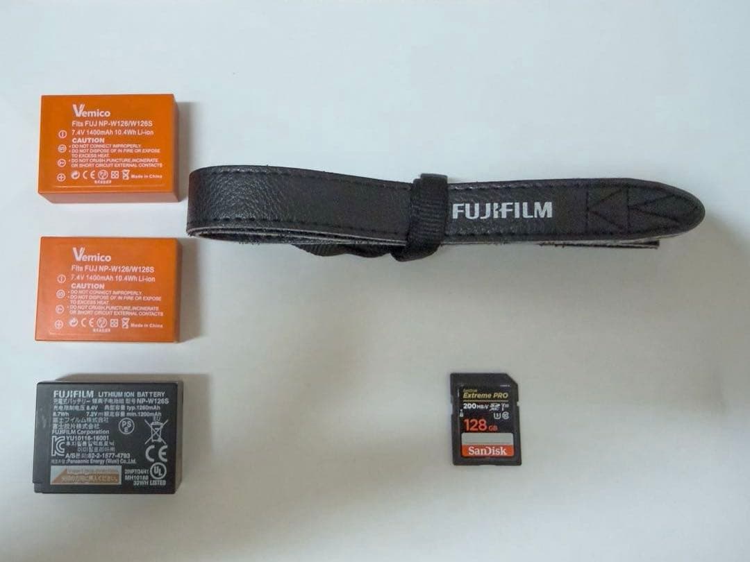 T*y様 FUJIFILM X-S10 (バッテリー3個、ストラップ、SDカード