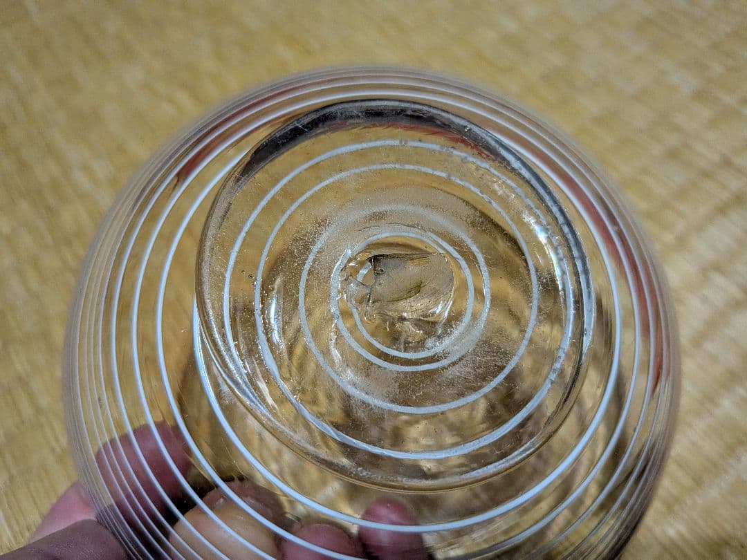 吹きガラス　小鉢（径14㎝）　金赤　白線　輪線・螺旋模様