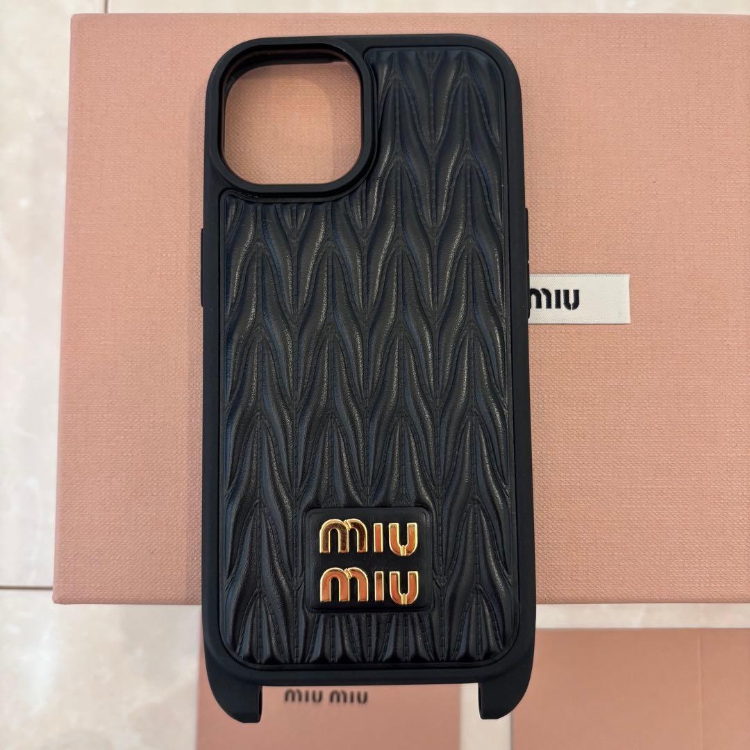 miu miu❤︎❤︎iPhone15 ショルダーストラップ付き