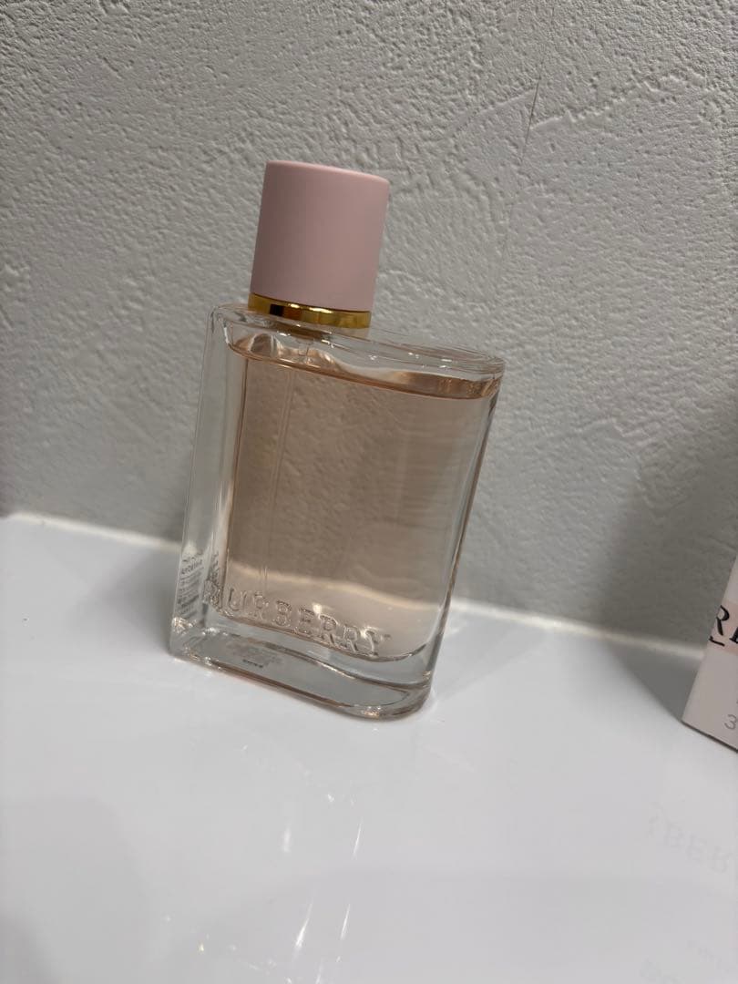BURBERRY HER オードパルファム 30ml