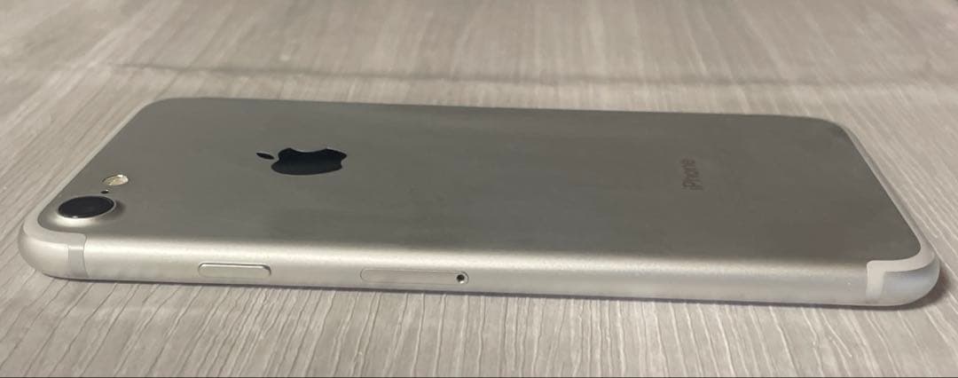 美品バッテリー93%iPhone7 32GB SIMフリー