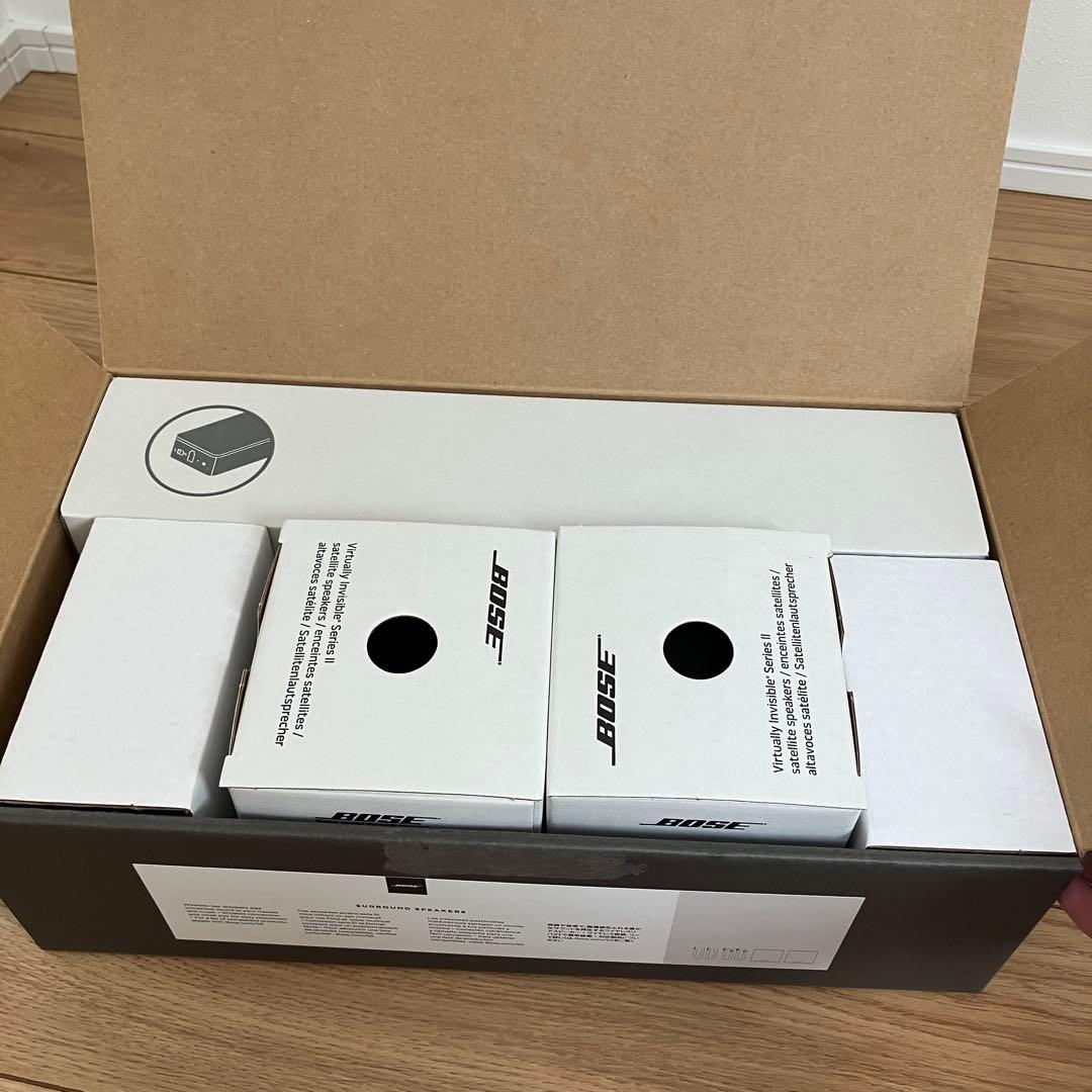 ポーズ Bose Virtually Invisible 300 スピーカー