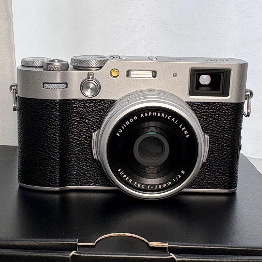 美品 X100VI シルバー おまけ多数 シャッター1252回