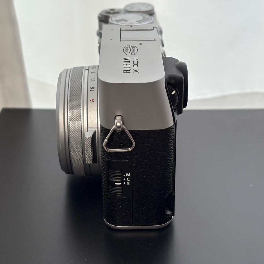 美品 X100VI シルバー おまけ多数 シャッター1252回