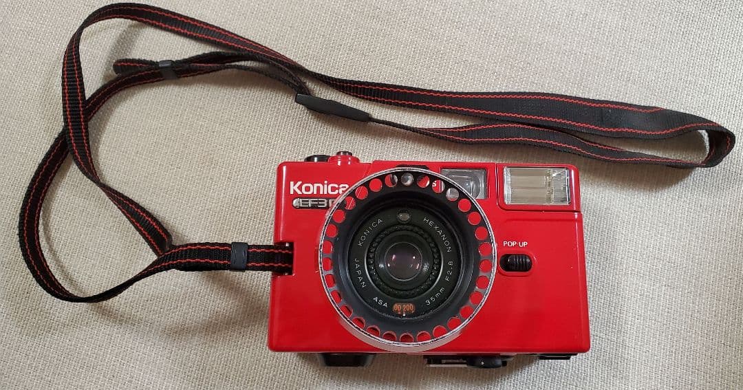 Konica EF3D カメラ、レンズフード、保護フィルター、ストラップセット