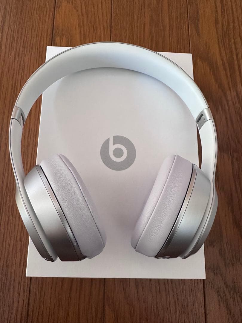 Beats Solo2 Wireless ヘッドフォンシルバーイヤーパッド交換済