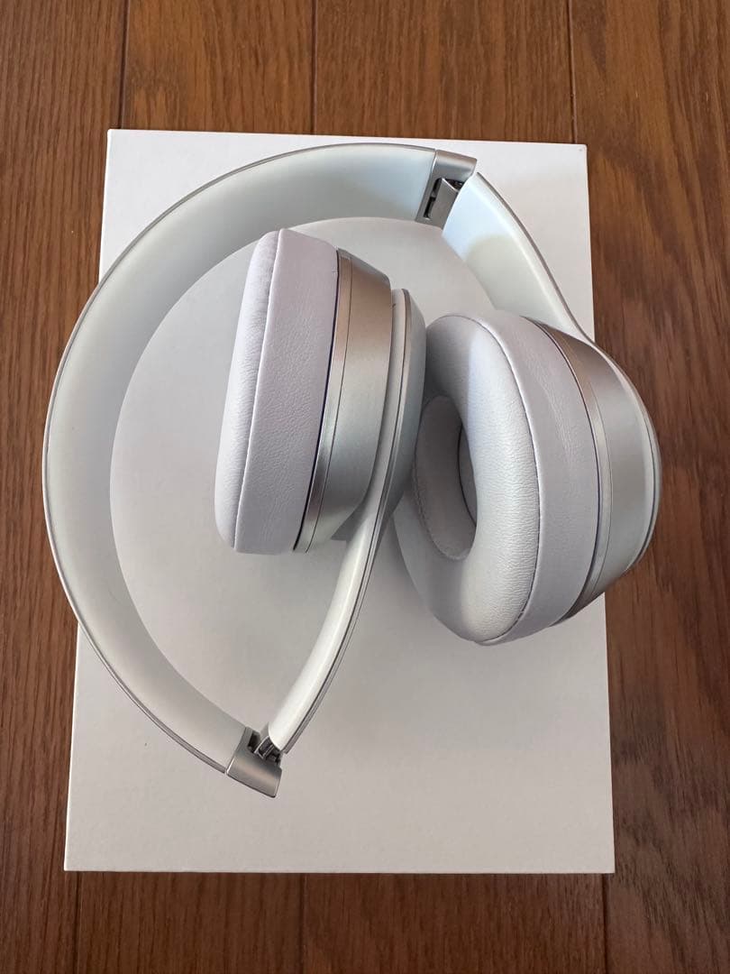 Beats Solo2 Wireless ヘッドフォンシルバーイヤーパッド交換済