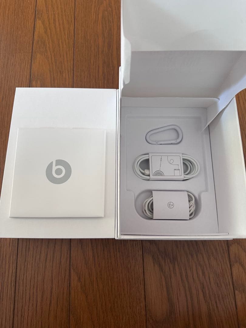Beats Solo2 Wireless ヘッドフォンシルバーイヤーパッド交換済