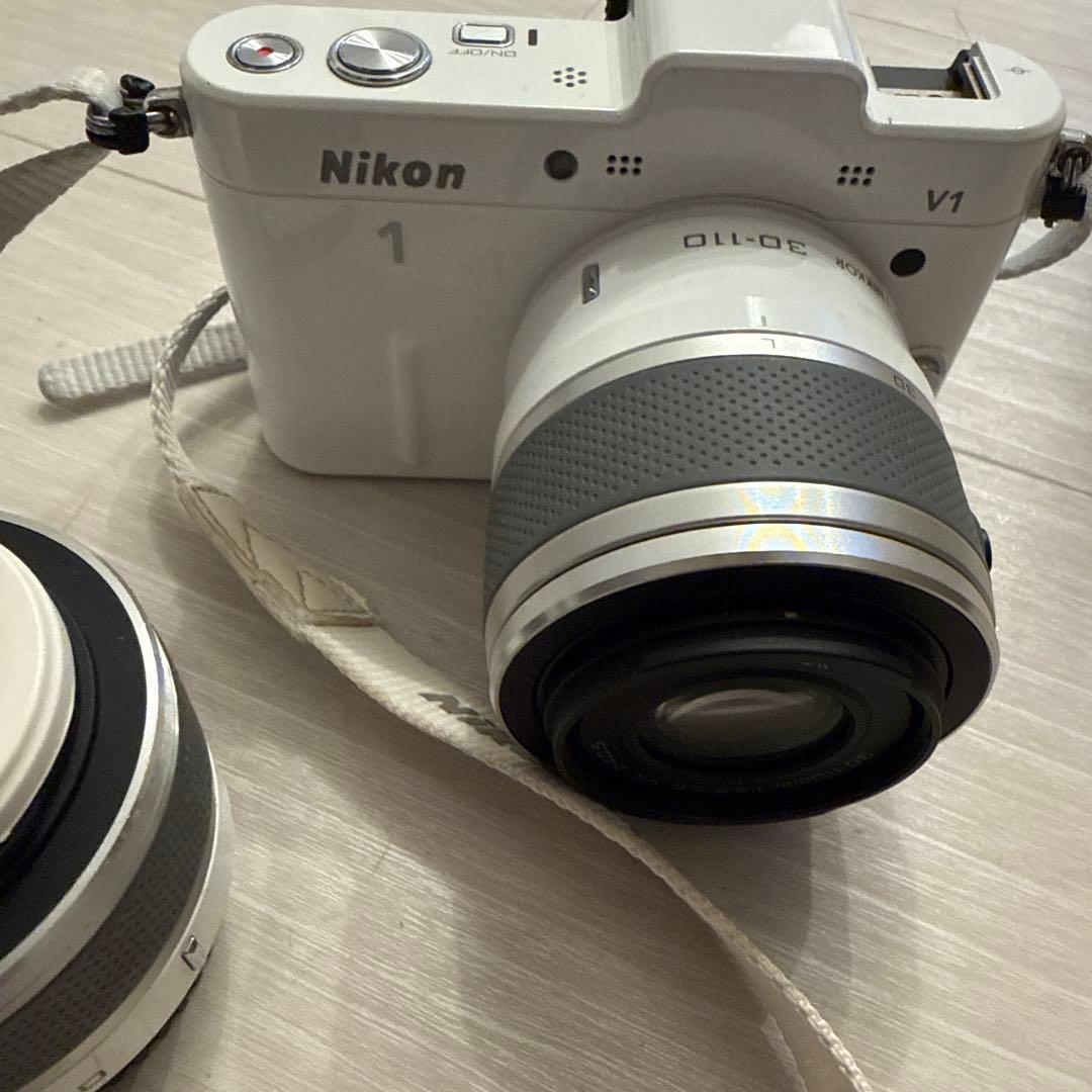 Nikon 1 V1 デジタルカメラ 30-110mmレンズ付き