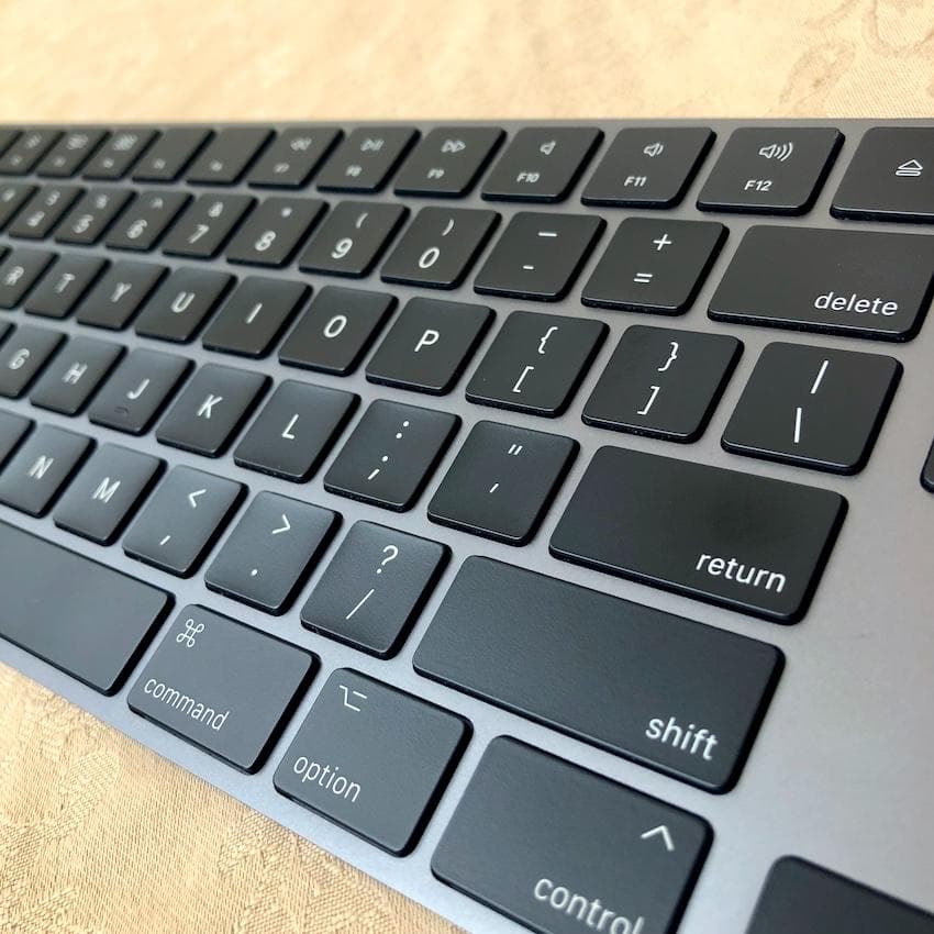 優良品｜スペースグレイ｜MAGIC KEYBOARD + TRACKPAD 2